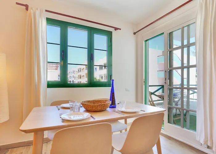 New! Ideal Flat For Groups To Work Or Surf