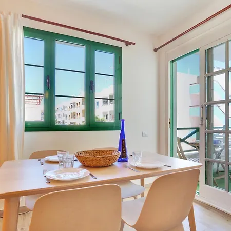 New! Ideal Flat For Groups To Work Or Surf