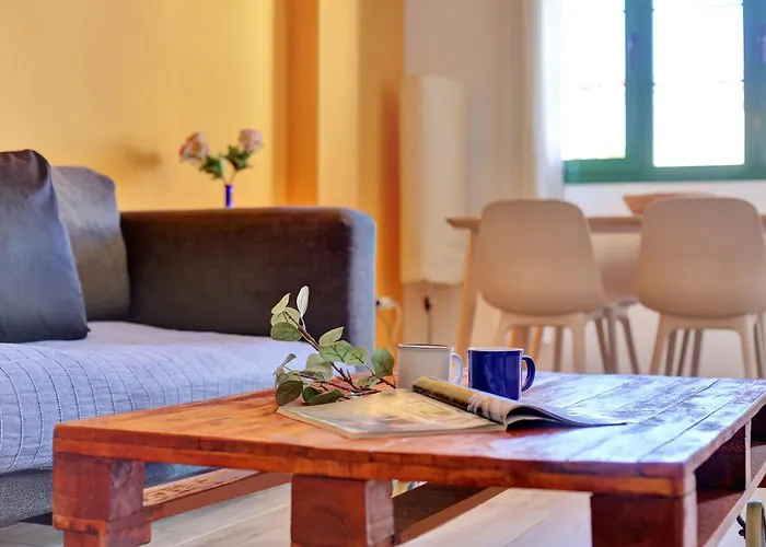 New! Ideal Flat For Groups To Work Or Surf